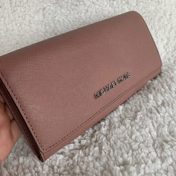 Michael Kors dusty rose flap wallet - Picture 2 of 4